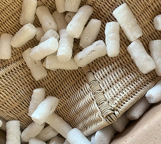 ¿Cómo reutilizar los chetos biodegradables de los envíos?